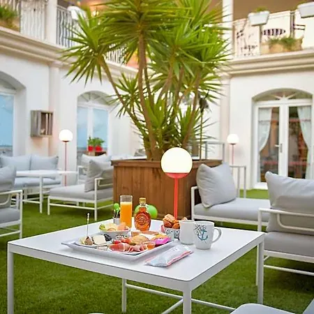Hotel La Jetee 3*