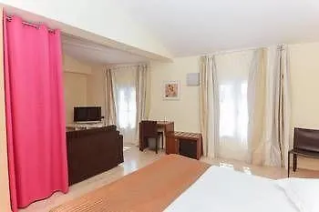 Hotel La Jetee 3*